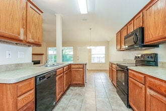 948 Grand Central Pkwy in Saginaw, TX - Building Photo - Building Photo