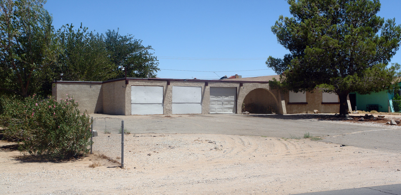 13625 Rancherias Rd in Apple Valley, CA - Building Photo