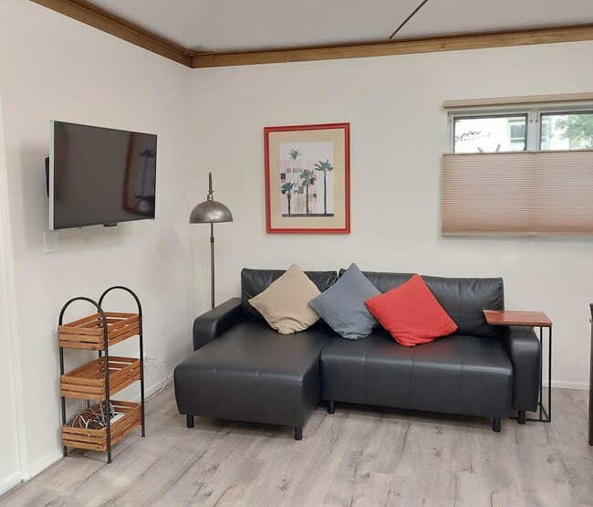 1105 Palms Blvd, Unit 1103 in Los Angeles, CA - Foto de edificio - Building Photo