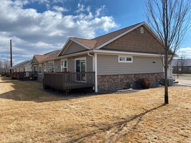 1319 Pinecrest Ln, Unit 1319 in Onalaska, WI - Building Photo - Building Photo