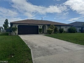 1106 SE 21st Ln in Cape Coral, FL - Building Photo