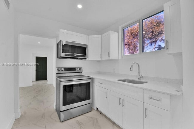 3025 NW 8th Ave, Unit 1 in Miami, FL - Building Photo - Building Photo