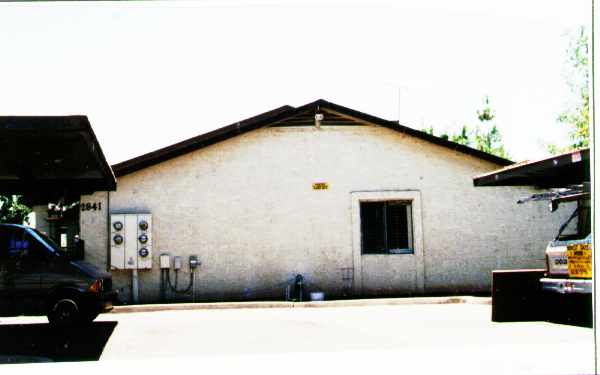 2841-2851 E Capri Cor in Mesa, AZ - Foto de edificio