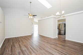 1035 Pine St in Apopka, FL - Foto de edificio - Building Photo