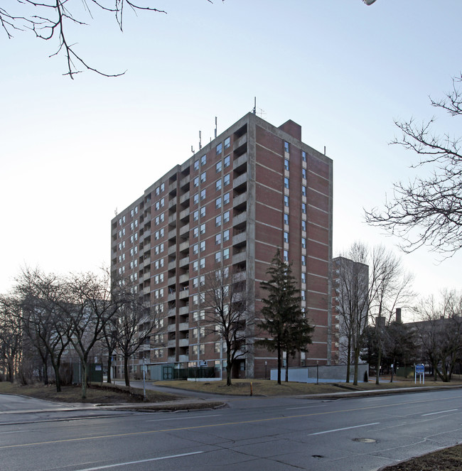 Elmwell Towers in Toronto, ON - Building Photo - Building Photo