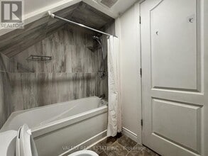 1091 Highland Ave in Windsor, ON - Foto de edificio - Building Photo