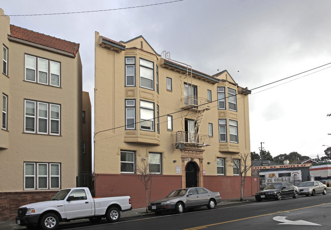 Kensington Manor Apartments in Oakland, CA - Building Photo - Building Photo