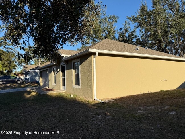 2156 Deltona Blvd in Spring Hill, FL - Building Photo - Building Photo