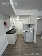 721 Green Rd in Ypsilanti, MI - Foto de edificio - Building Photo