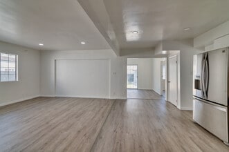15013 Hartsook St, Unit Main House in Sherman Oaks, CA - Foto de edificio - Building Photo