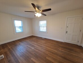 10 Commodore Dr in Newport News, VA - Foto de edificio - Building Photo