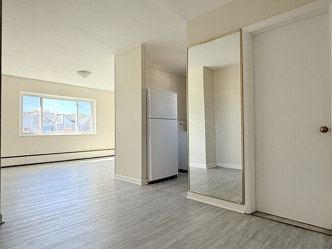 1590 Ouellette Ave in Windsor, ON - Building Photo - Building Photo