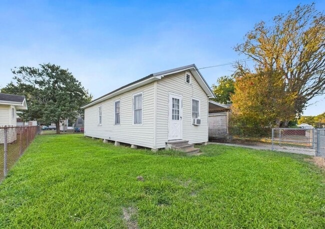 property at 505 W Dale St