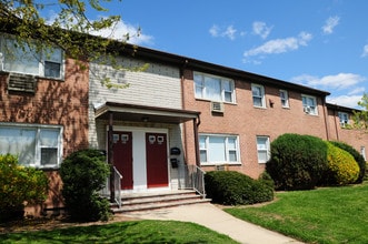 Convery Gardens in Perth Amboy, NJ - Foto de edificio - Building Photo