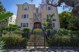 228 S Kenmore Ave in Los Angeles, CA - Building Photo - Building Photo