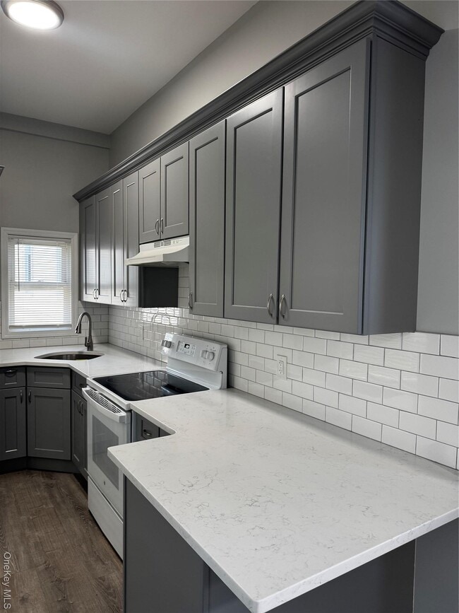 23 Collegeview Ave in Arlington, NY - Building Photo - Building Photo