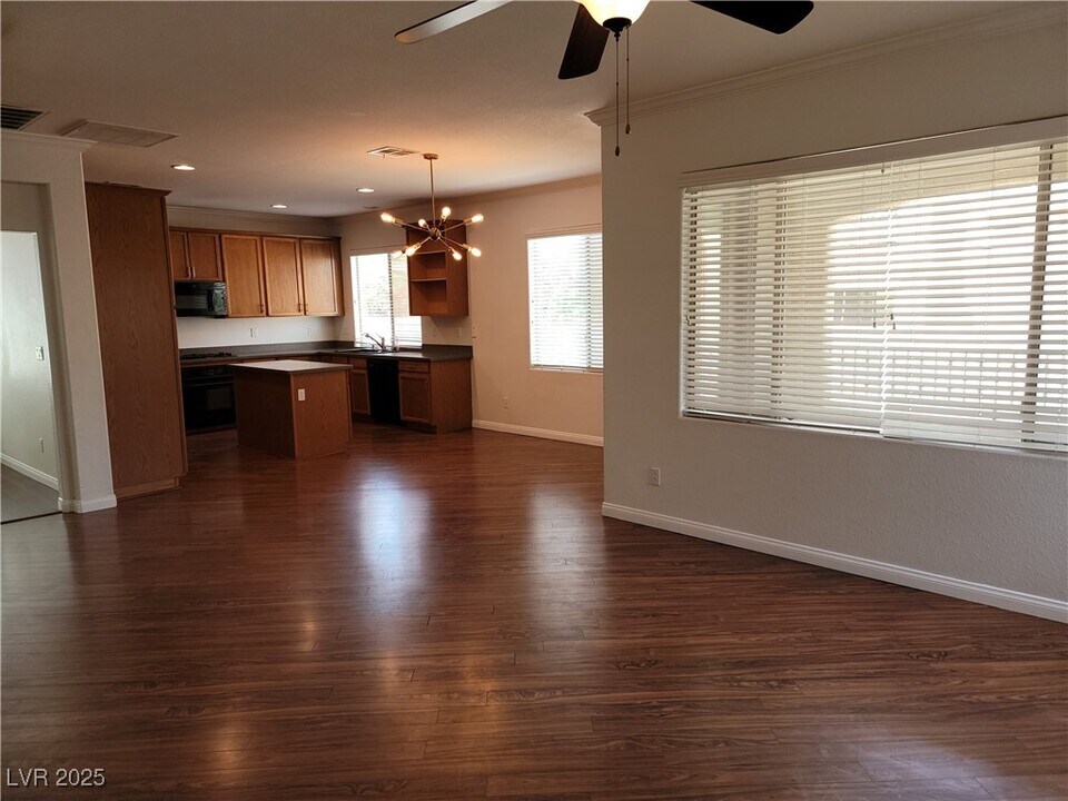 11824 Amistoso Ln in Las Vegas, NV - Building Photo
