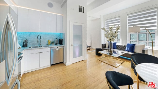 125 East 4th St in Los Angeles, CA - Building Photo - Building Photo