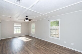 2523 S Broadway St in La Porte, TX - Building Photo - Building Photo