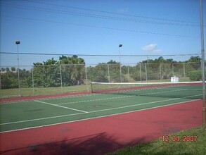 490 NW 20th St, Unit 112 in Boca Raton, FL - Foto de edificio - Building Photo