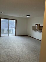 273 23rd St SE, Unit 2 in Willmar, MN - Building Photo