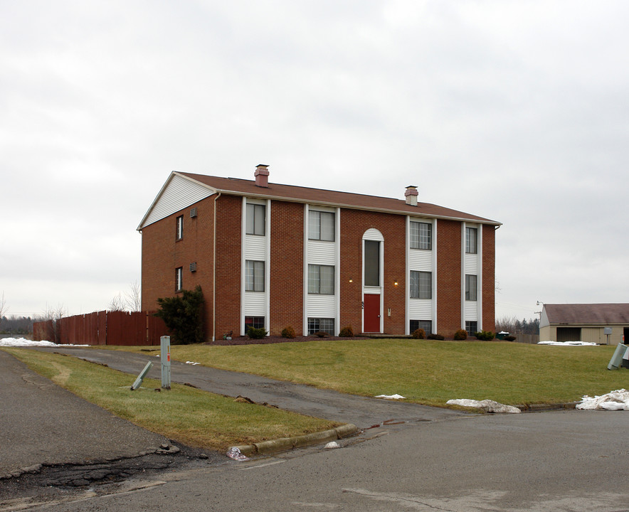 82 Carter Cir in Youngstown, OH - Building Photo