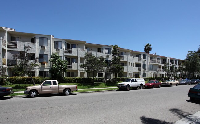 Chamoune Gardens in San Diego, CA - Foto de edificio - Building Photo