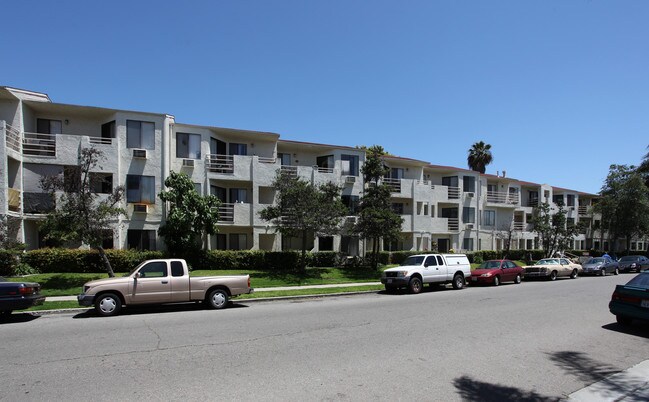 Chamoune Gardens in San Diego, CA - Building Photo - Building Photo