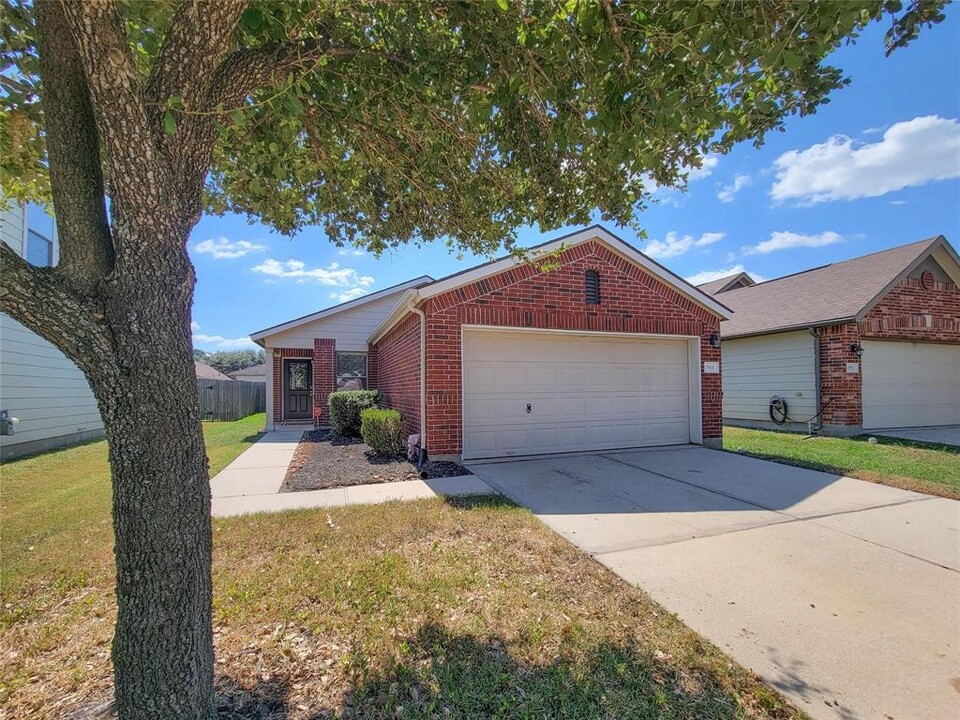 2911 Rustling Chestnut St in Spring, TX - Building Photo