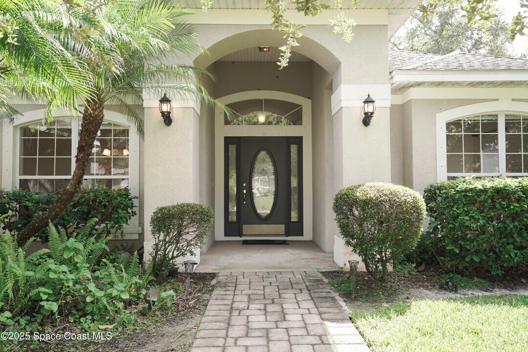 2295 Botanica Cir in West Melbourne, FL - Building Photo
