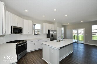 916 Yorkshire Ln in Zionsville, IN - Foto de edificio - Building Photo