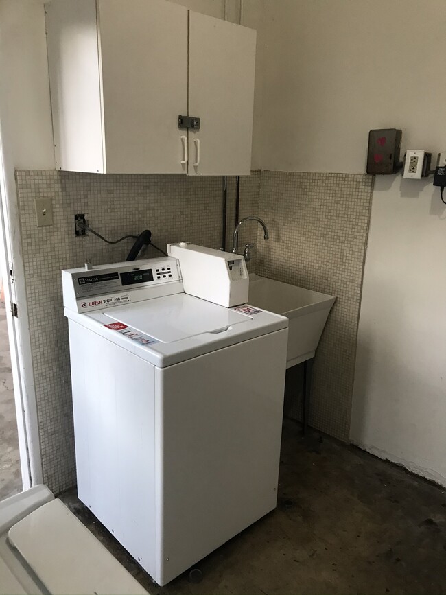 6230 Milton Ave, Unit House in Whittier, CA - Foto de edificio - Building Photo