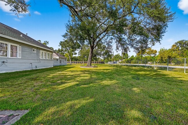 property at 9629 Sunnywood Dr