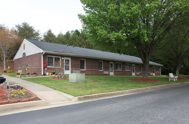 Lighthouse Manor in Gainesville, GA - Building Photo - Building Photo