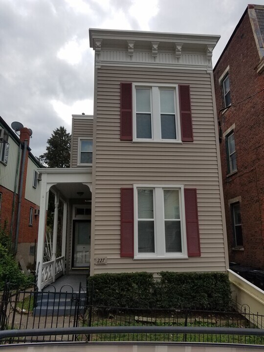 227 Fosdick St in Cincinnati, OH - Foto de edificio