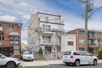 2361 E 14th St in Brooklyn, NY - Foto de edificio - Building Photo