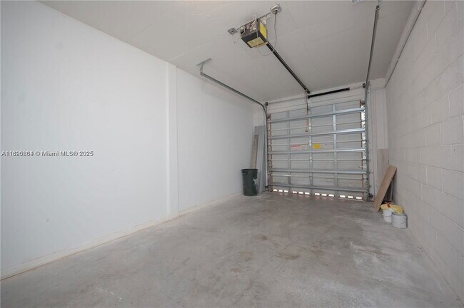 2406 Centergate Dr in Miramar, FL - Building Photo - Building Photo