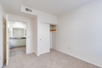 Helix at University Village in Pomona, CA - Foto de edificio - Interior Photo