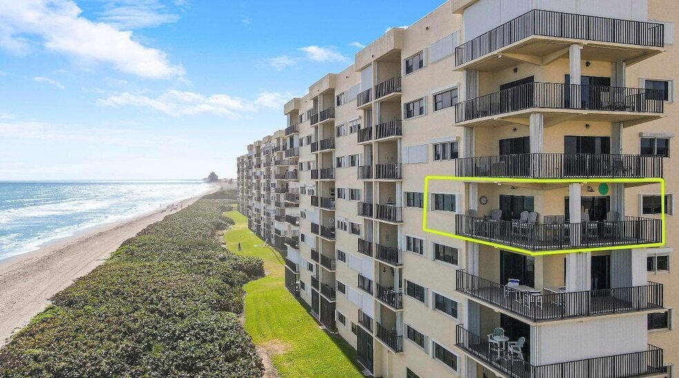 7410 S Ocean Dr, Unit 505 in Jensen Beach, FL - Building Photo