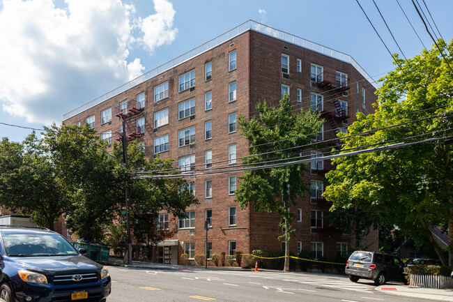 5715 Mosholu Ave in Bronx, NY - Building Photo - Building Photo