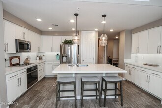 250 W Queen Creek Rd-Unit -107 in Chandler, AZ - Foto de edificio - Building Photo