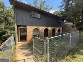 1071 Laurel Ln NW in Conyers, GA - Building Photo