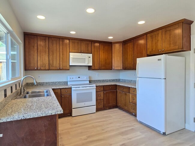 1885 Crater Lake Ave in Milpitas, CA - Building Photo - Building Photo