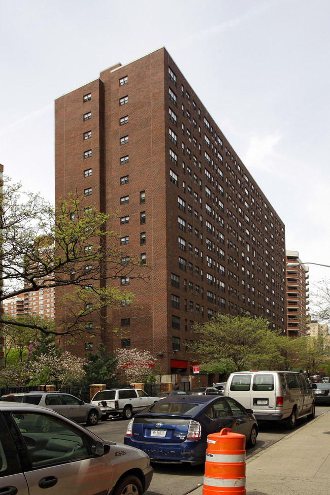 Renwick Gardens in New York, NY - Building Photo - Building Photo