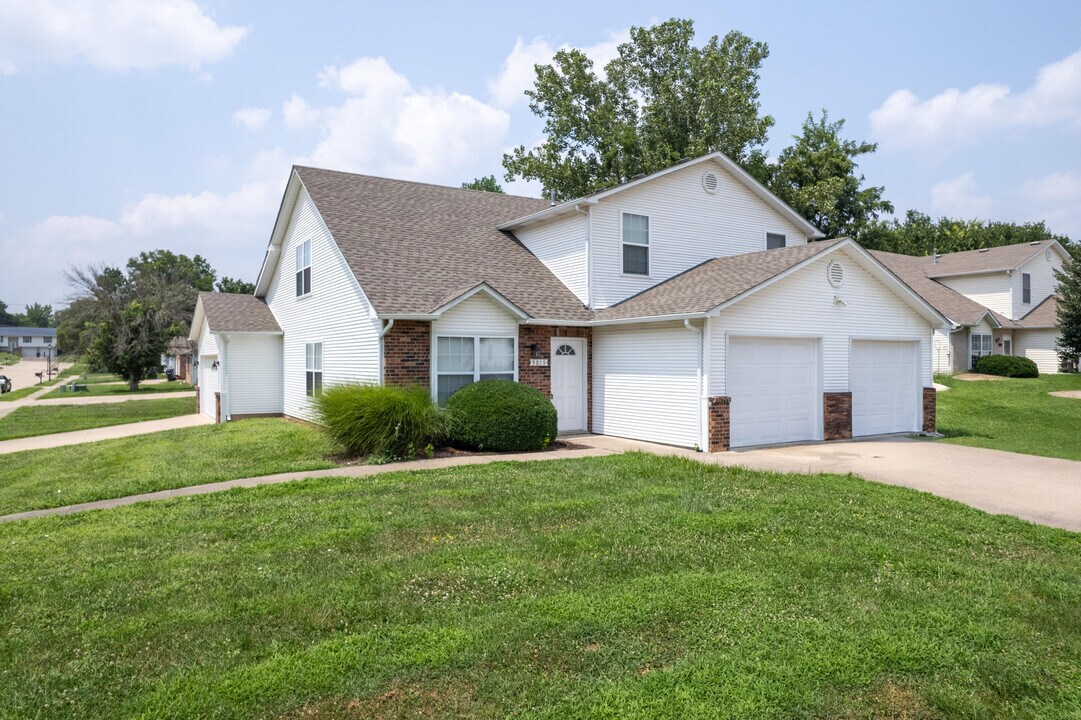 5015 CARRIE RIDGE Dr in Columbia, MO - Building Photo