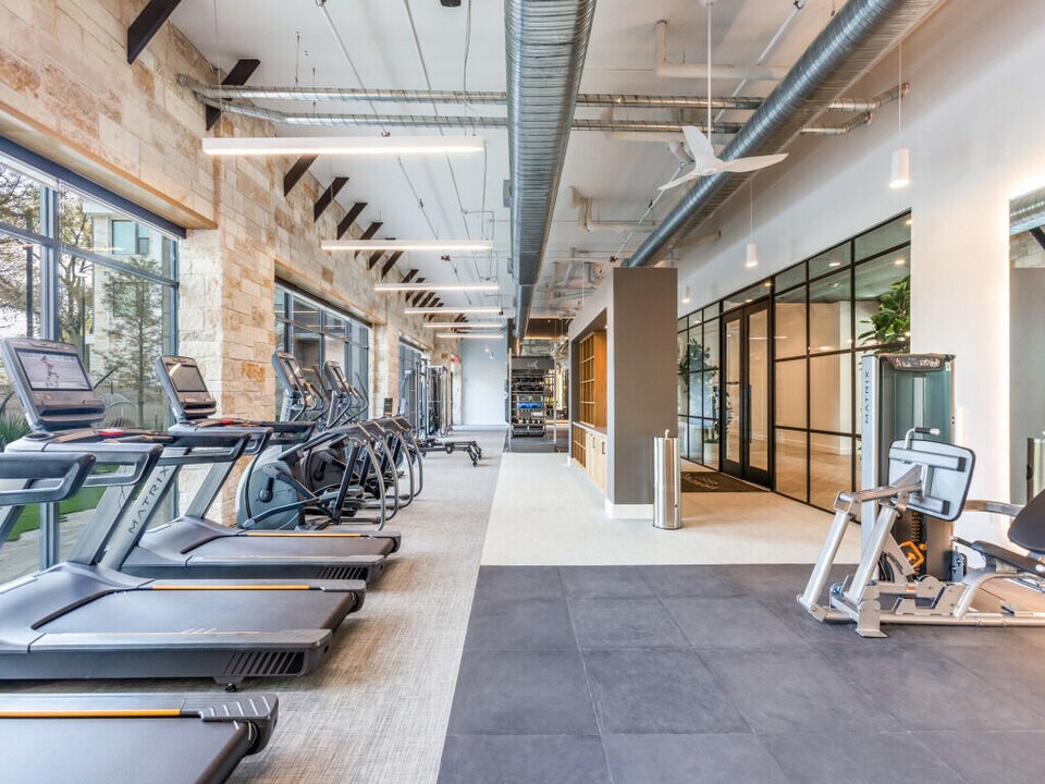 Trailhead East in Austin, TX - Foto de edificio