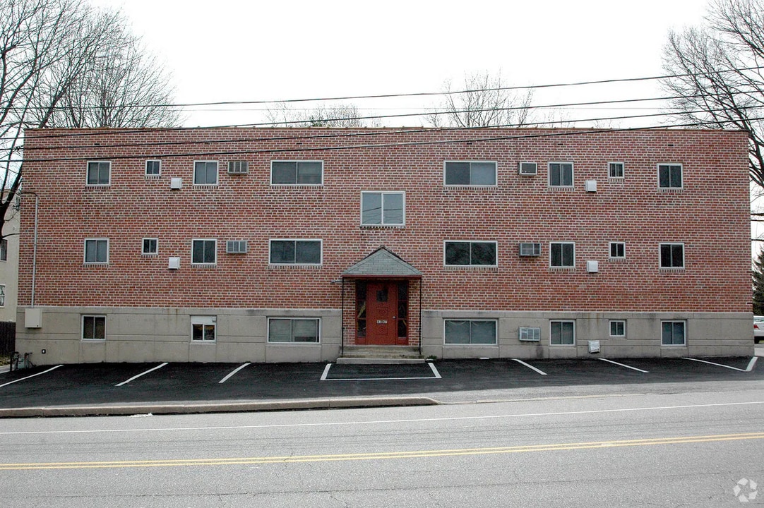 45-47-47 Media Line Rd in Broomall, PA - Building Photo