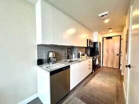 105 NE 25th St, Unit S2 in Miami, FL - Building Photo