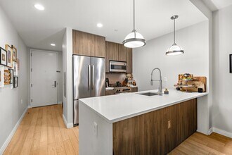 160 1st St in Jersey City, NJ - Building Photo - Building Photo
