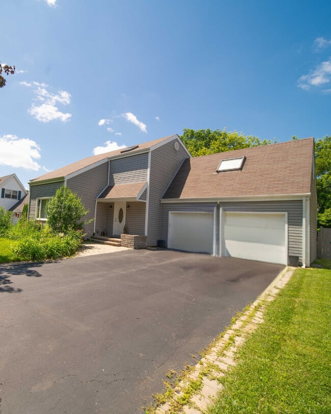 property at 304 Seafarer Dr
